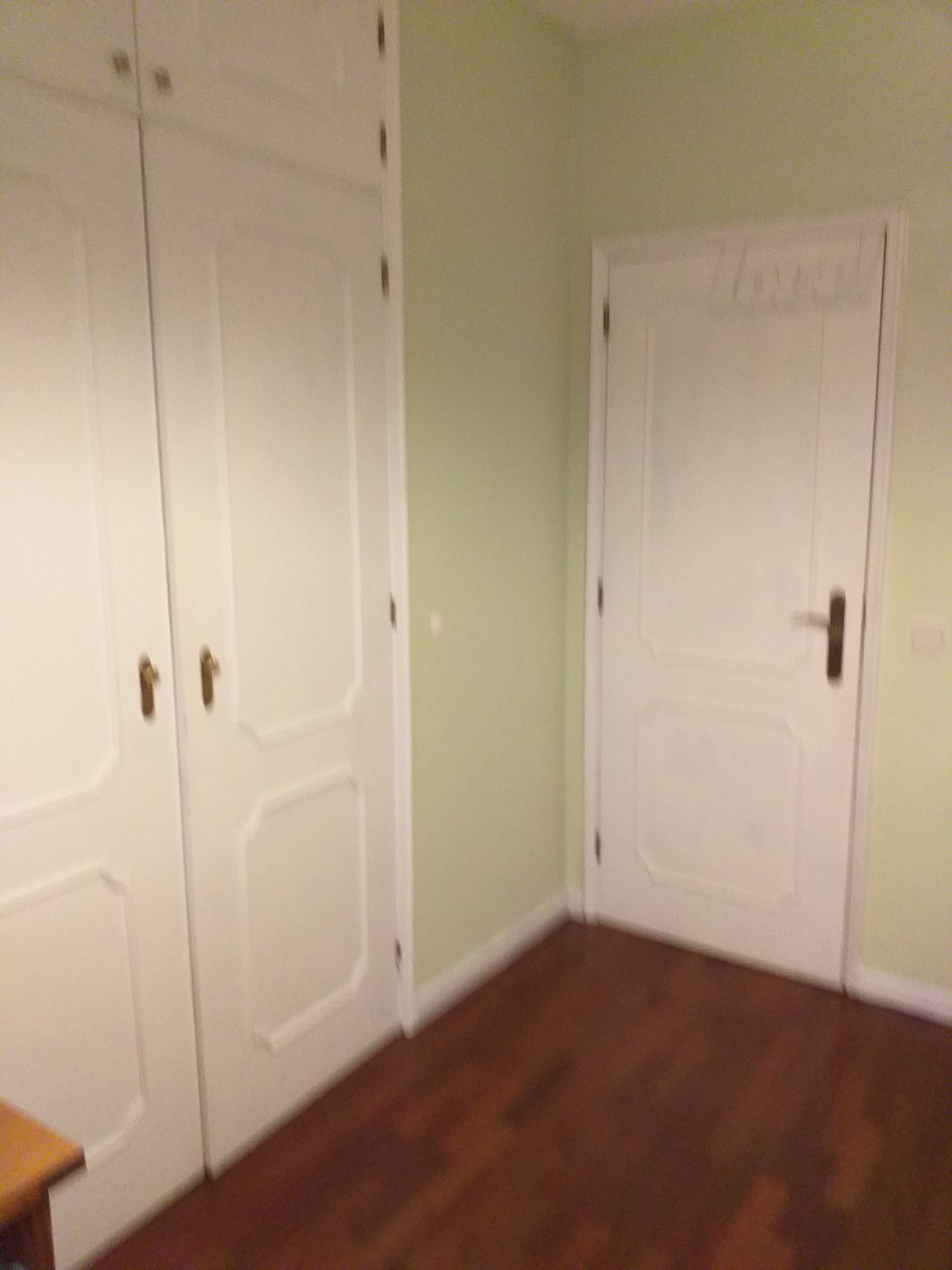 Quarto airoso c/ varanda