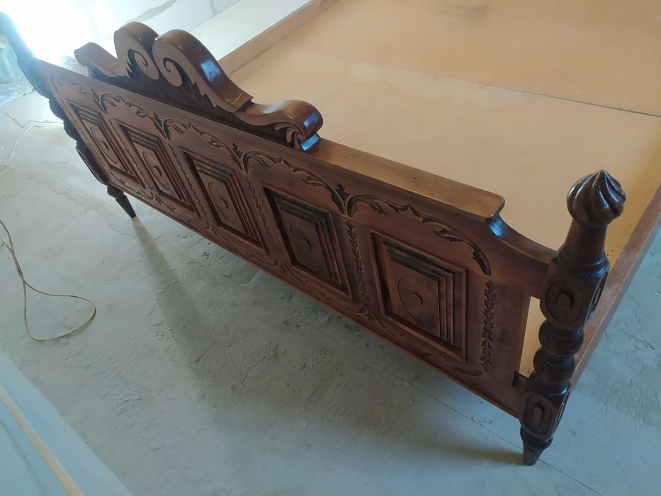 Двоспальне ліжко