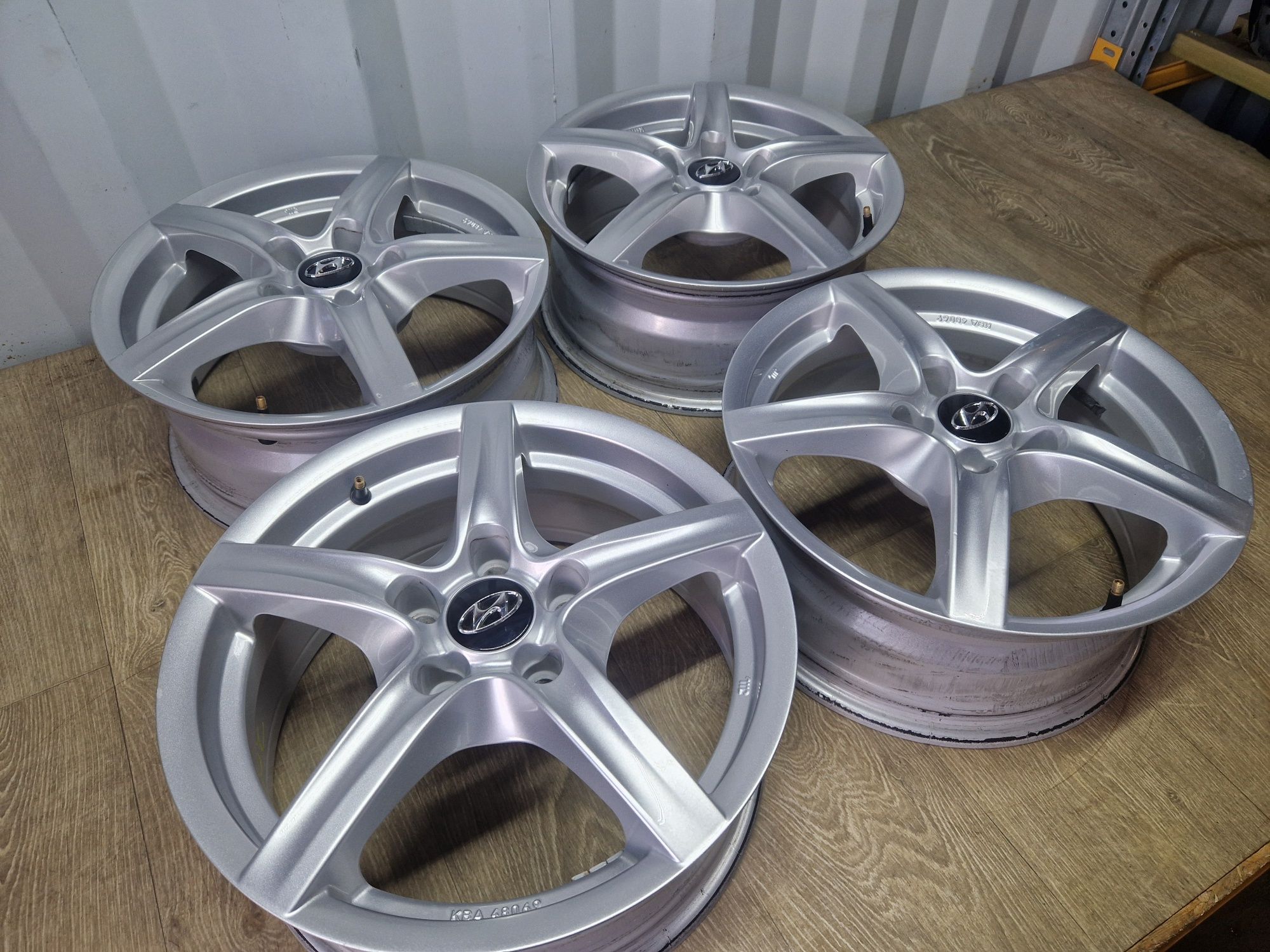 Felgi 16 hyundai i30 i40 tucson 5x114.3 6.5j et 39 os 70.0