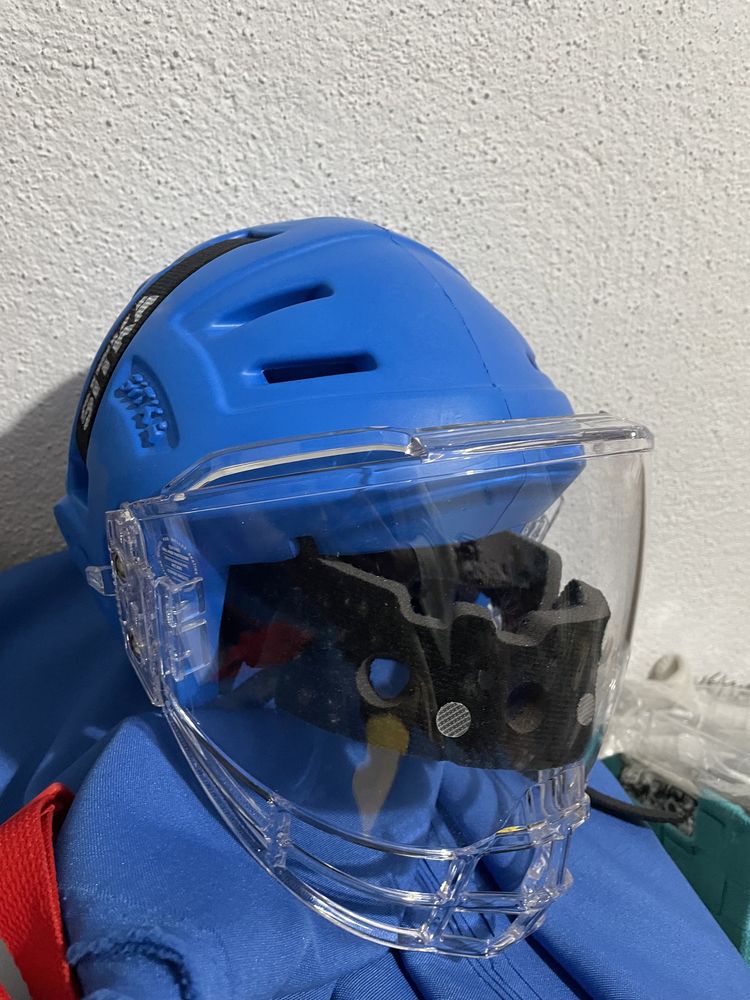 Capacete hóquei novo