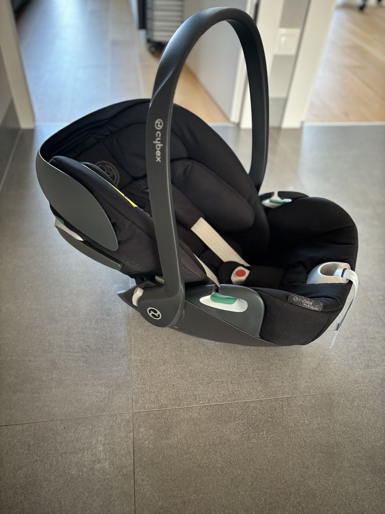 Fotelik samochodowy marki Cybex Cloud z2 i-size kolor Deep Black