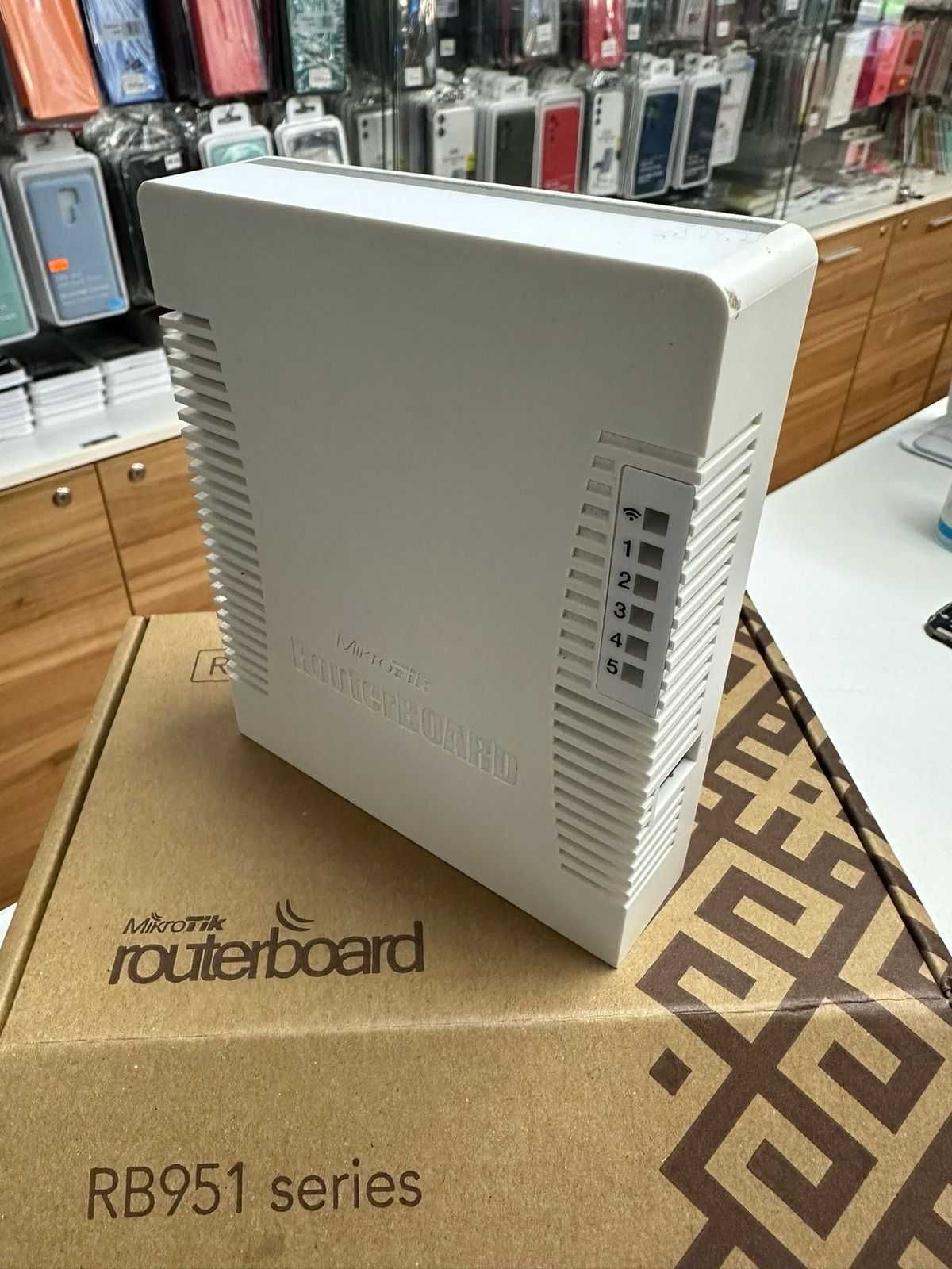 Маршрутизатор MikroTik RB951Ui-2HnD