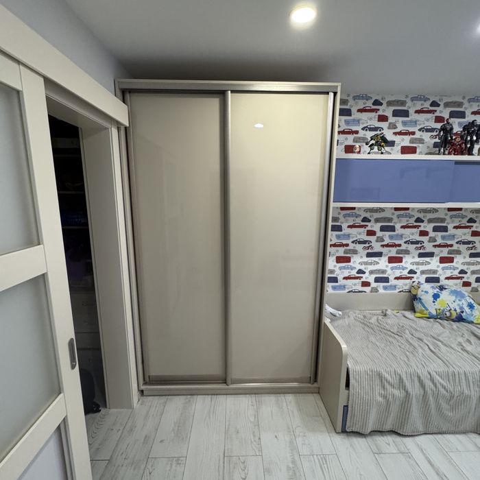 Комплект дитячих меблів класу люкс (само вивіз)