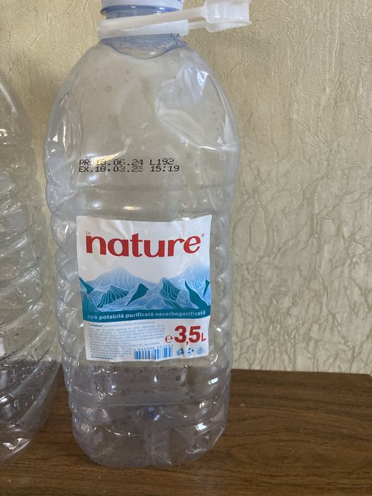 Продам пластиковые баклажки из под воды