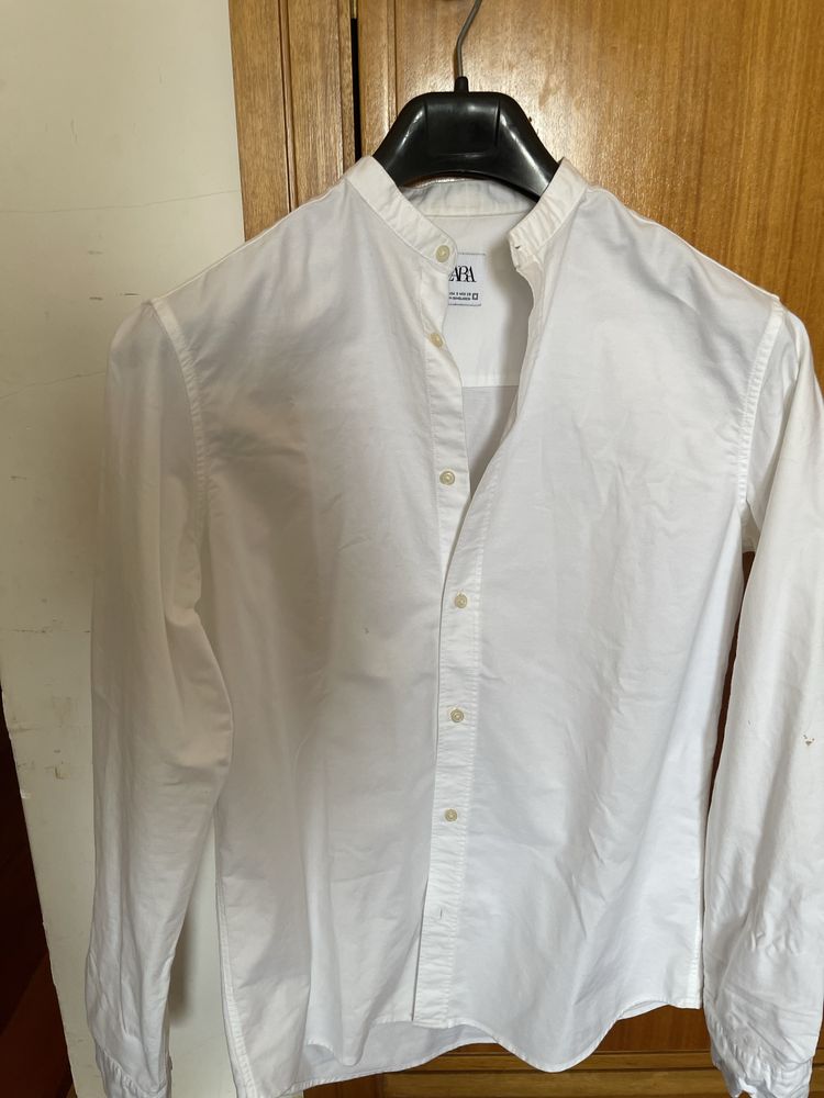 2 camisas brancas Zara em algodao e algodao e linho e 1 de bonbazine .