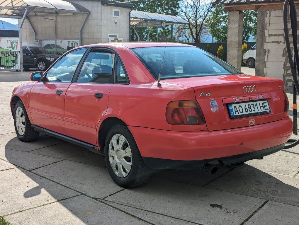 Audi A4 1.6 бензин