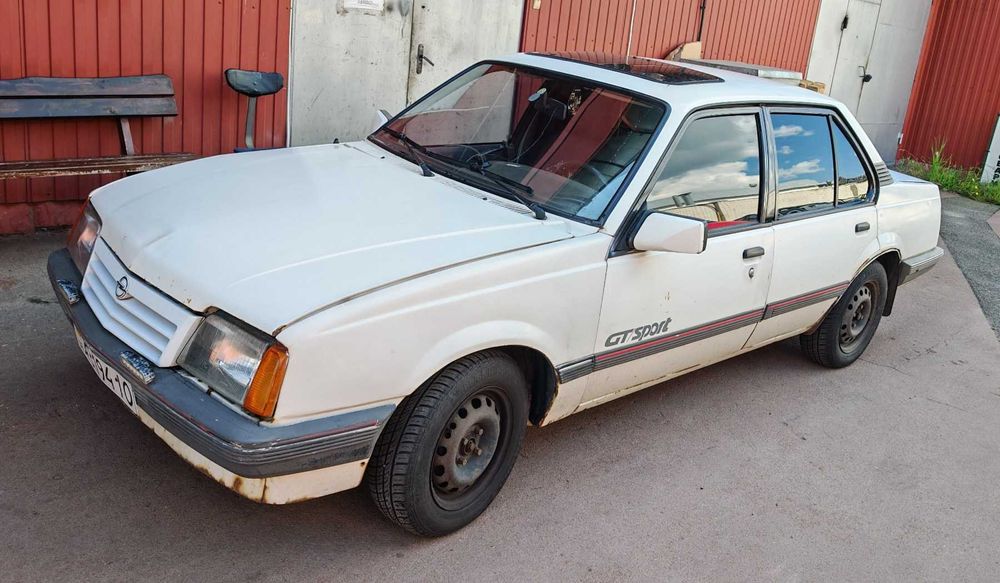 Опель Аскона, міцний,  надійний.