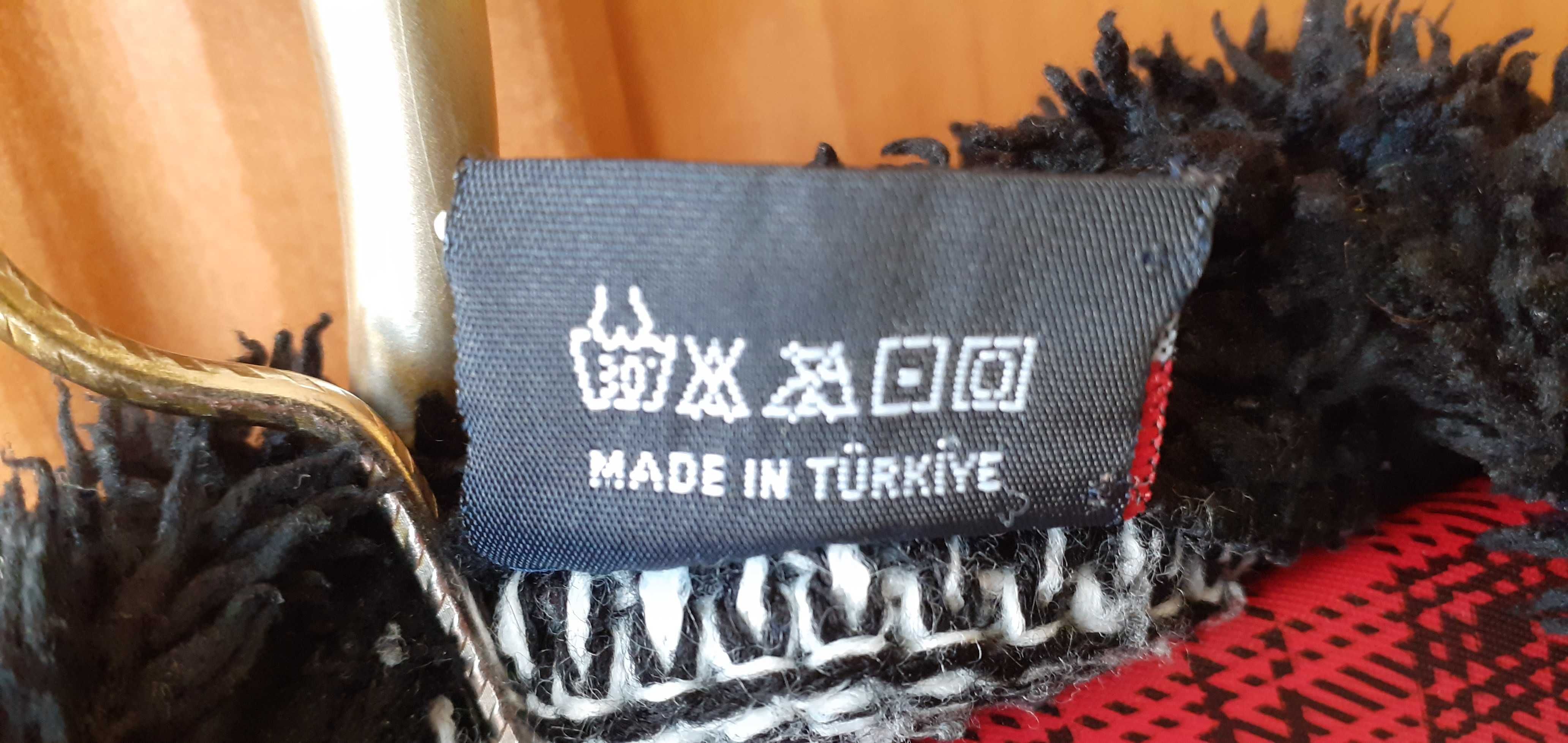 Bluza z kapturem turecka.