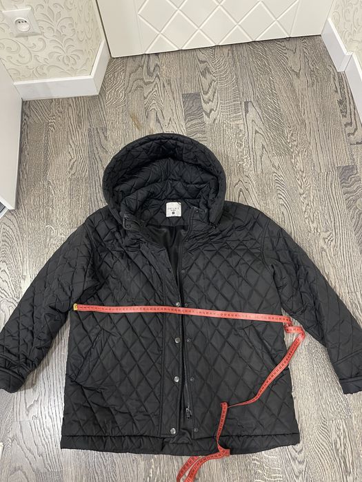 Куртка чорна  осіння — весняна з утепленням і капішоном