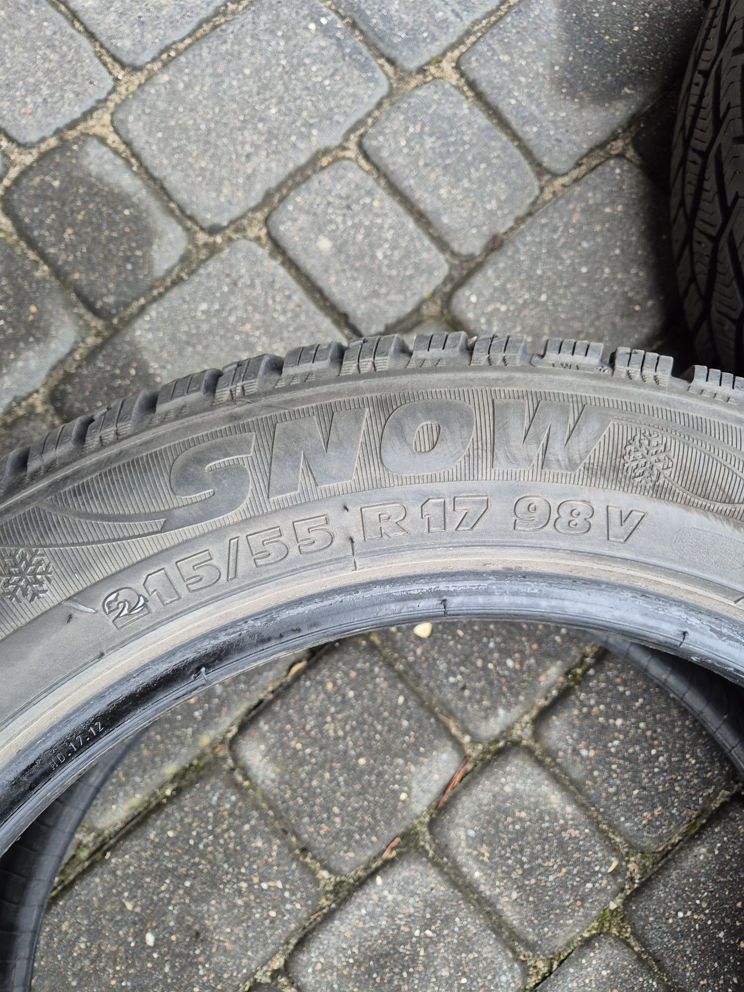 Opony Kormoran Snow 215/55 R17 98V używane komplet