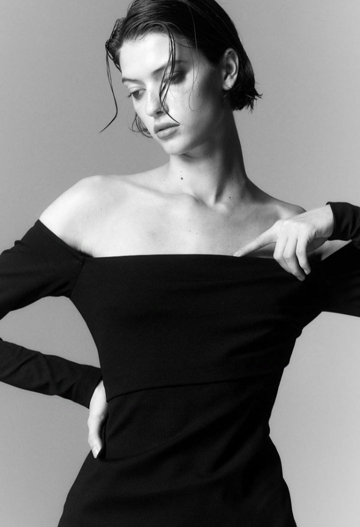 Czarna sukienka H&M M/L odsloniete ramiona