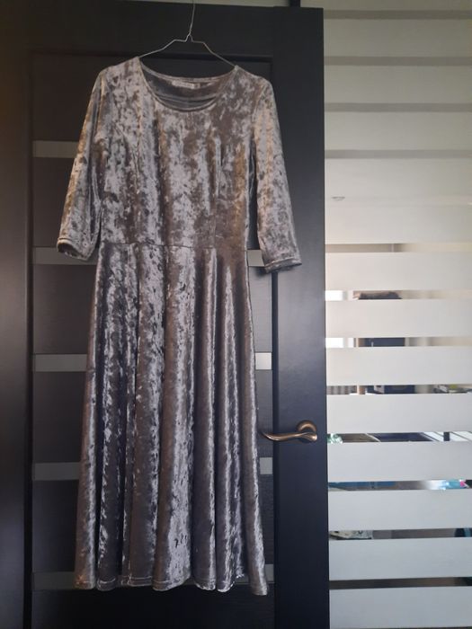 Ефектна оксамитова сукня