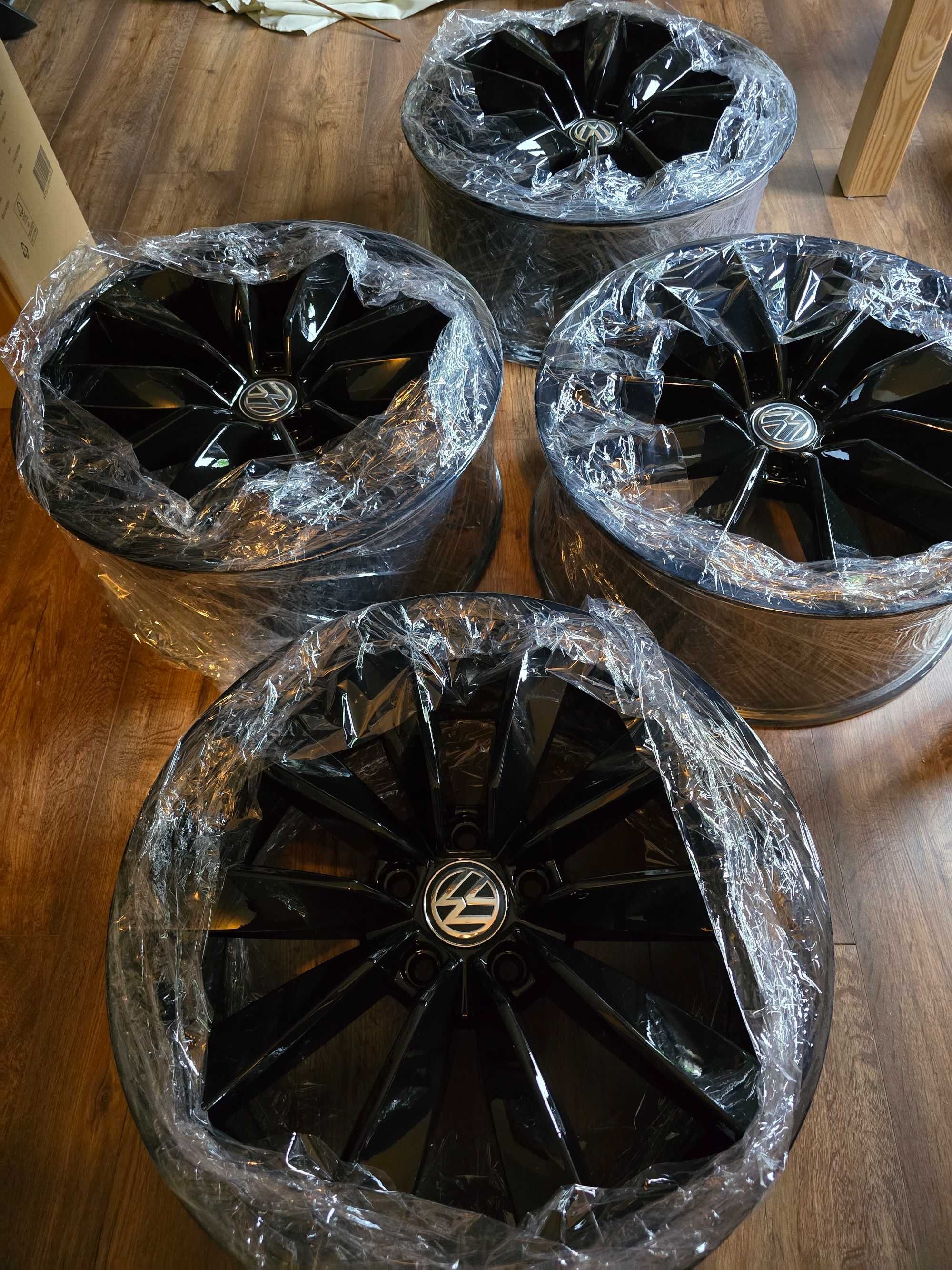 Felgi VW Arteon Passat Chennai czarny połysk 19" 8J ET40 57,1 5x112