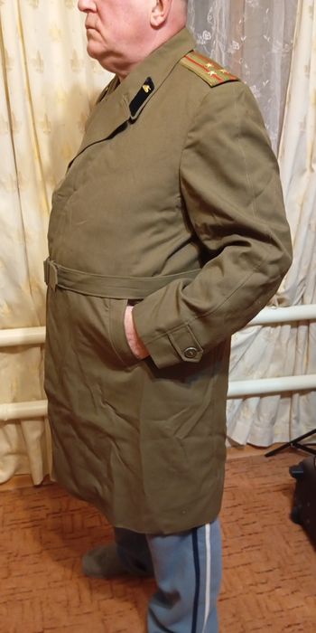 Плащ цвета хакки