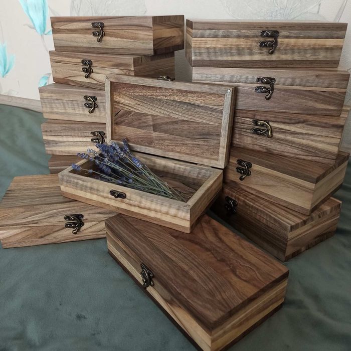 Шкатулка з натурального дерева Горіх