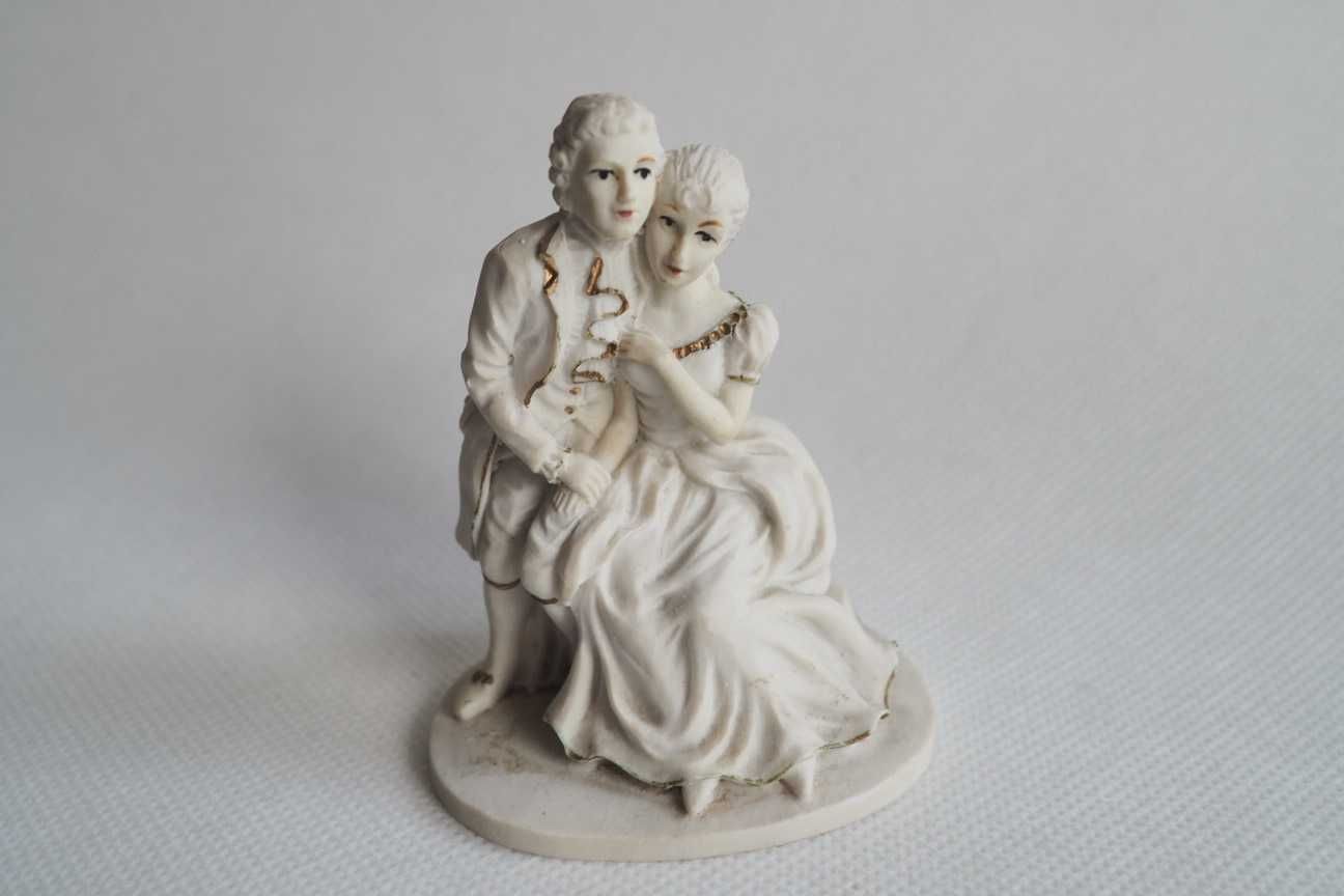 Figurka para w stylu barokowym 8 cm - urocza