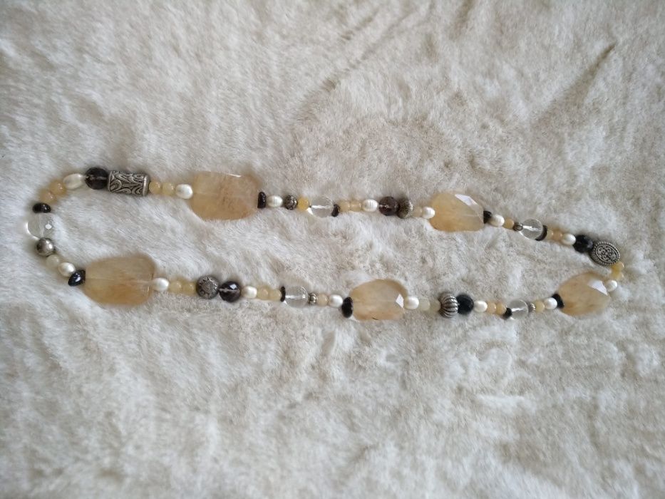 Colar artesanal comprido pedras