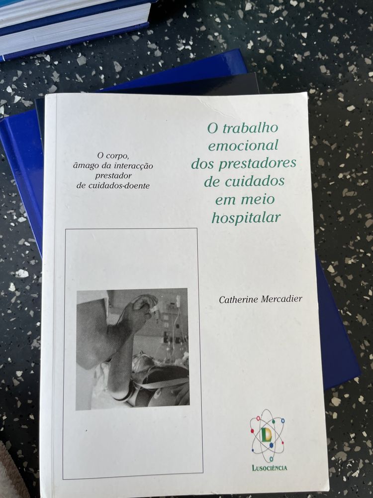 Livro dedicado a visibilidade dos cuidados de enfermagem