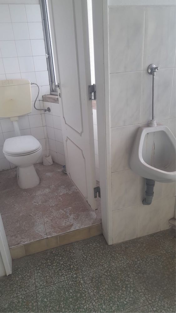 Arrenda-se espaço comercial c/ 440 m2, Cova da Piedade