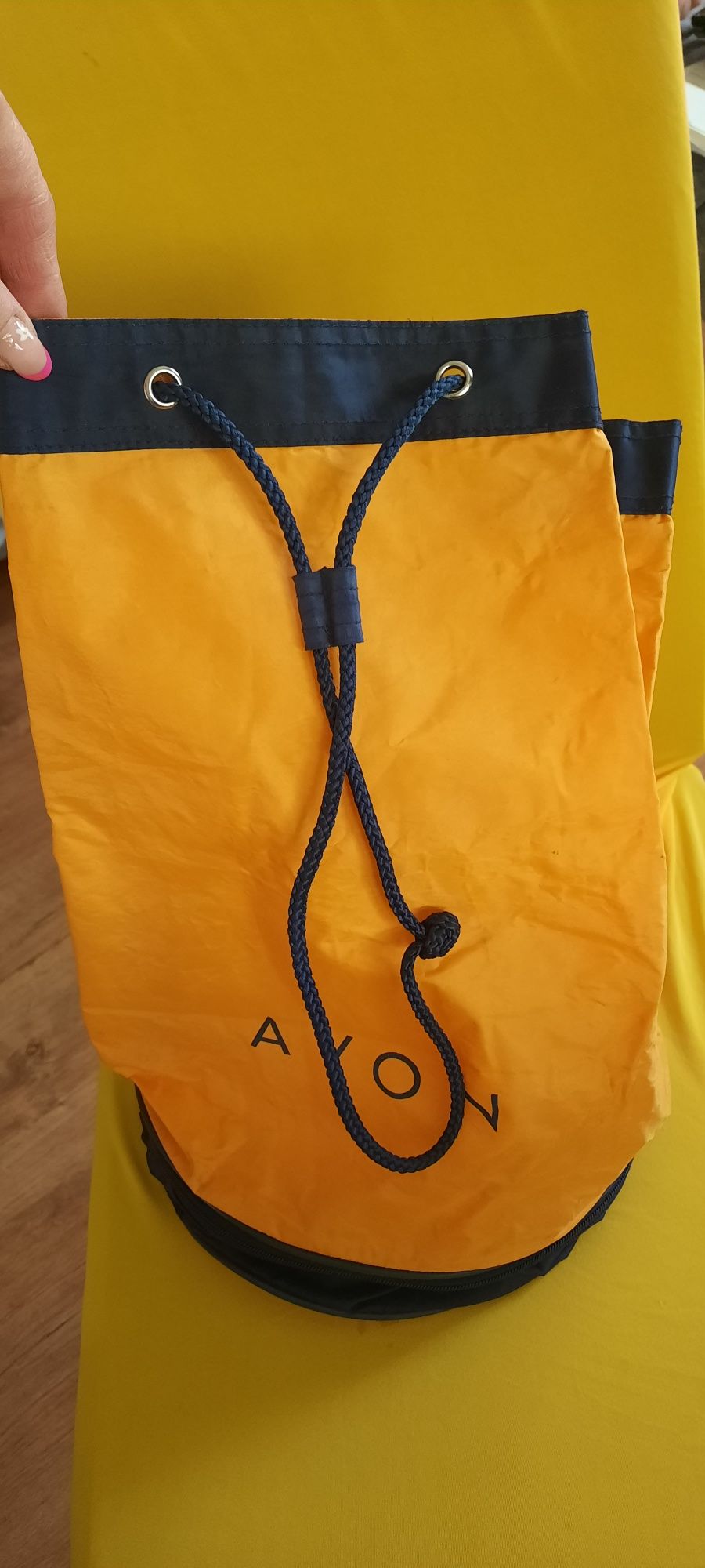 Worek na ramie Avon