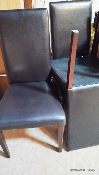 Sprzedam stół z litego drzewa   ciemny brąz z 4 krzesłami  140x84 w zł