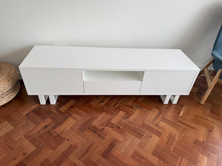 Suporte e armário para TV