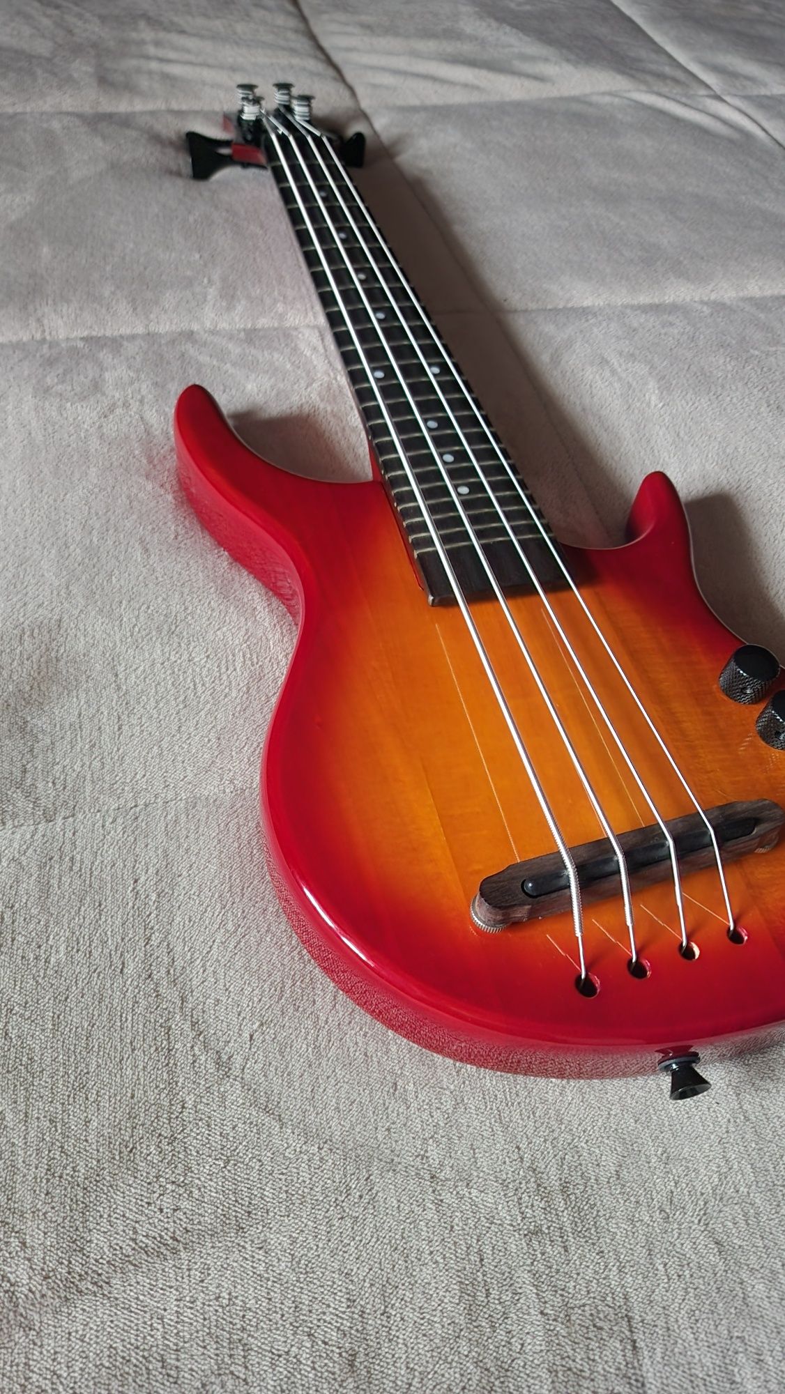 Baixo ukulele Kala SUB U-bass