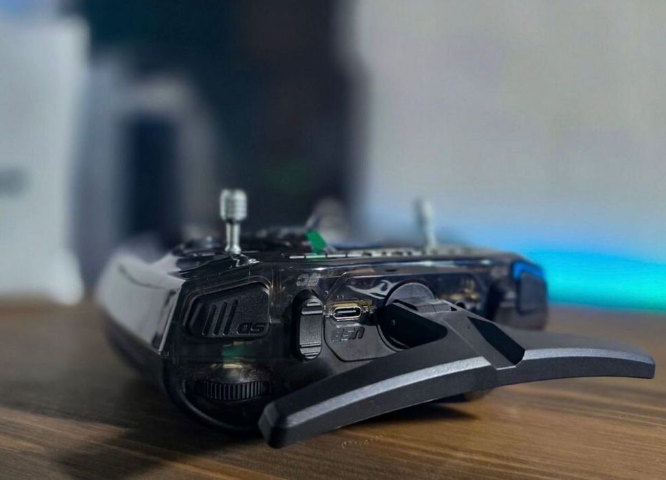 В наявності Radiomaster Pocket ELRS 2.4 M2 FCC пульт для FPV дрона