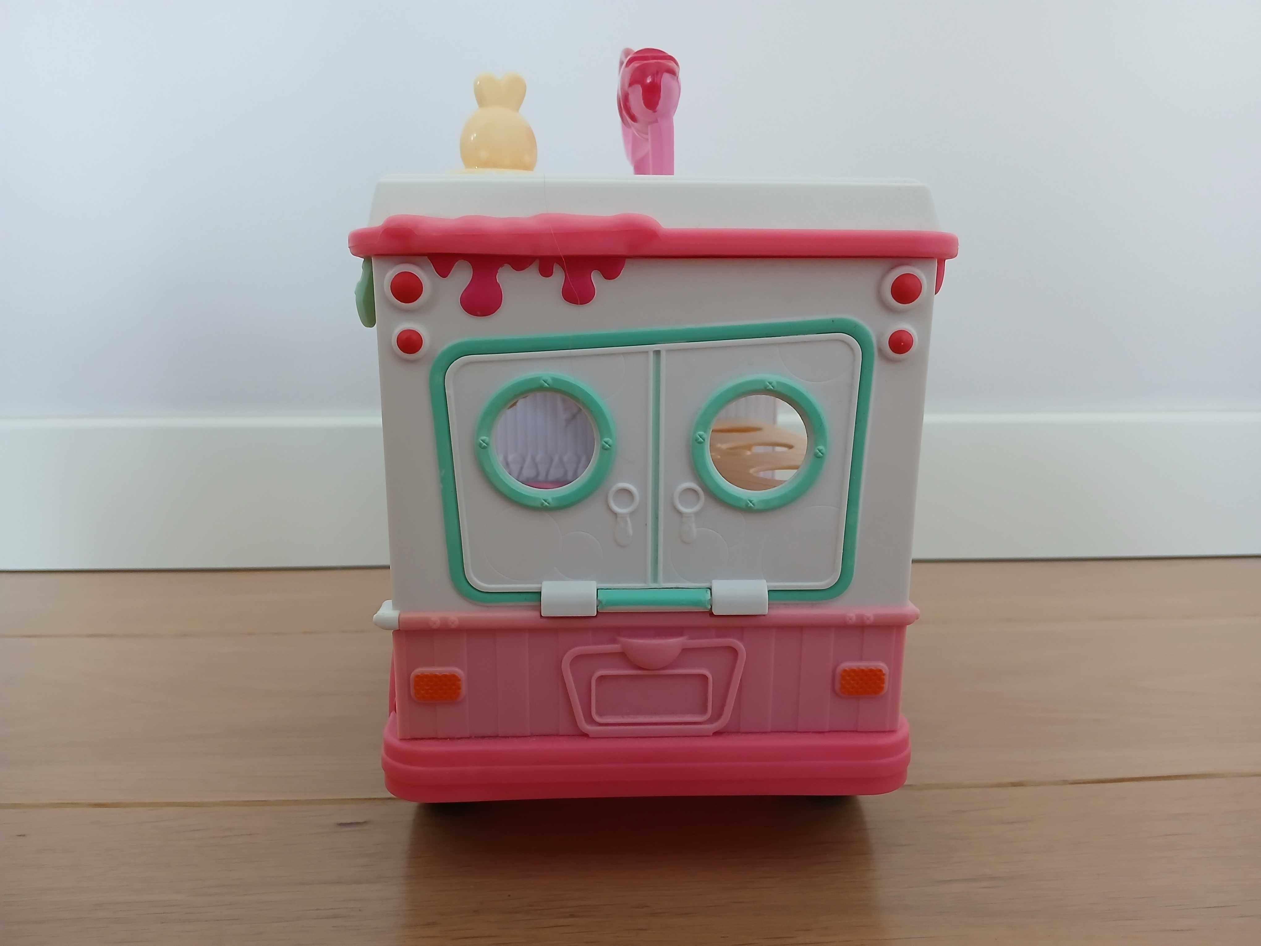 Num Noms Food truck