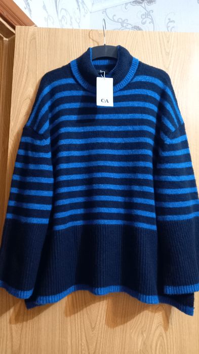 Женский модный тёплый свитер в полоску