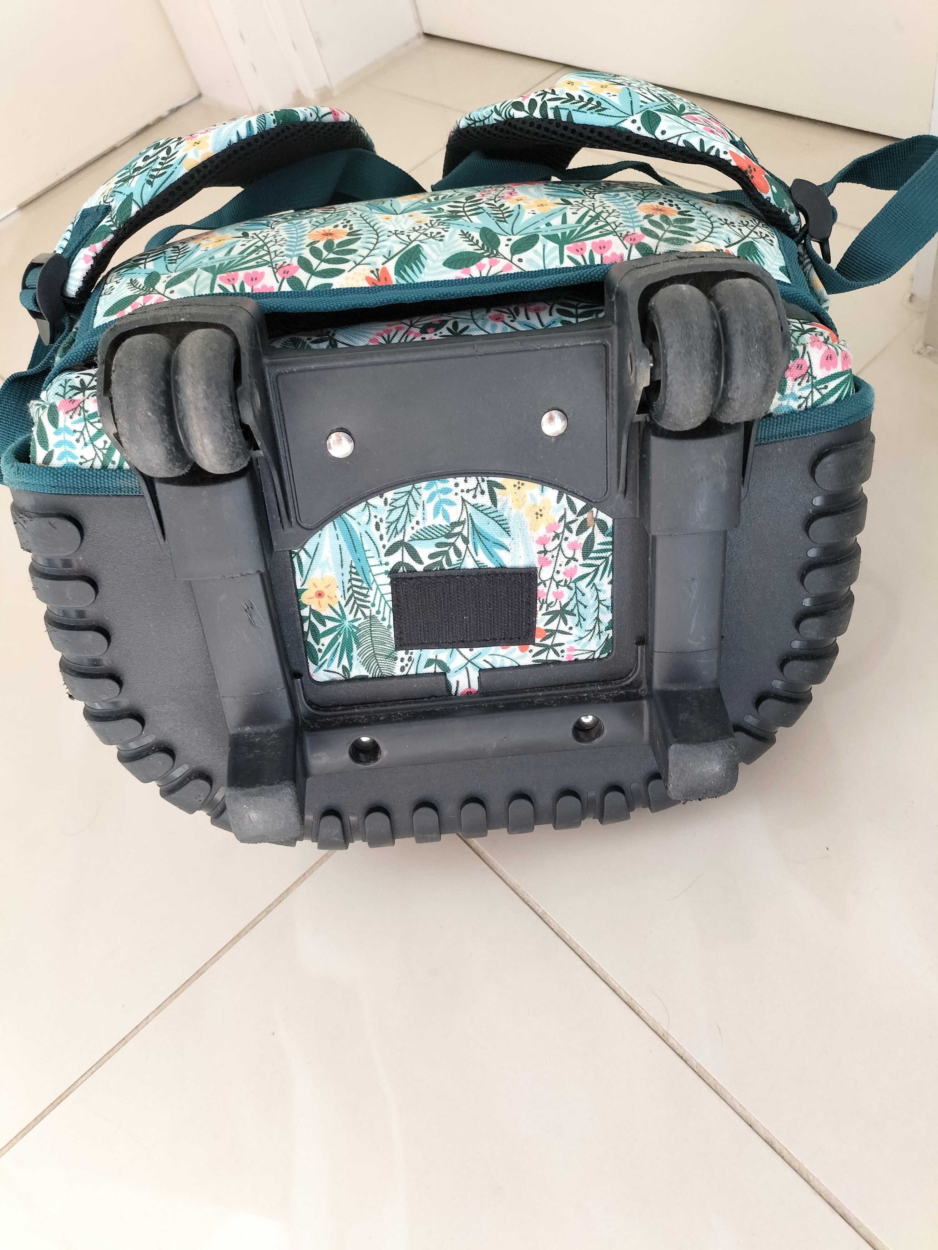 Mochila escolar com rodas