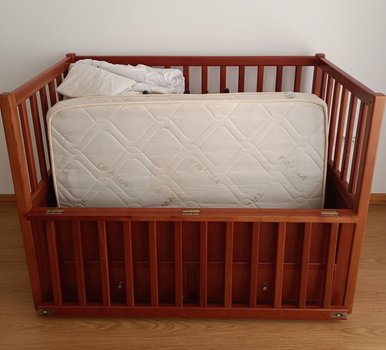 Cama bebe com arrumação