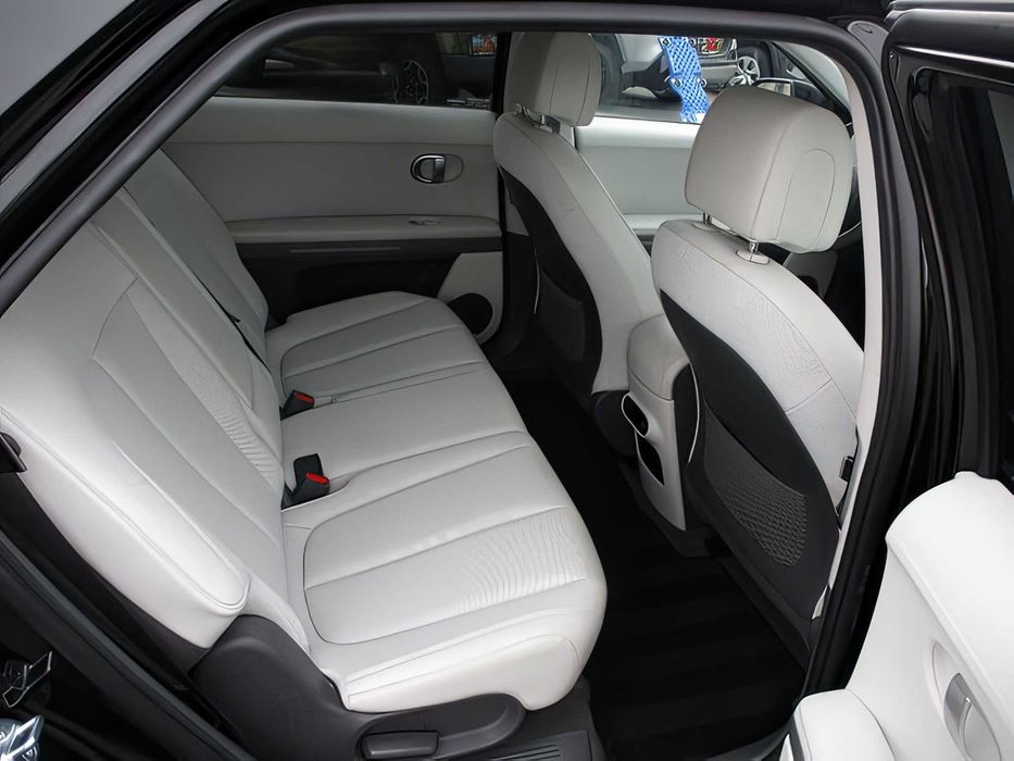 Hyundai Ioniq 5      2023