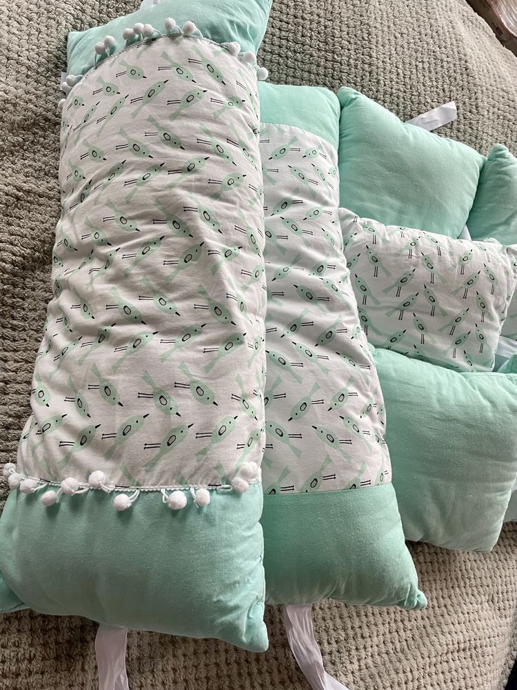 Бортики подушки в ліжко