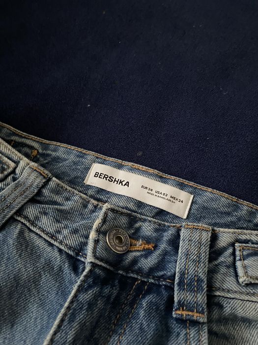 сині джинси bershka