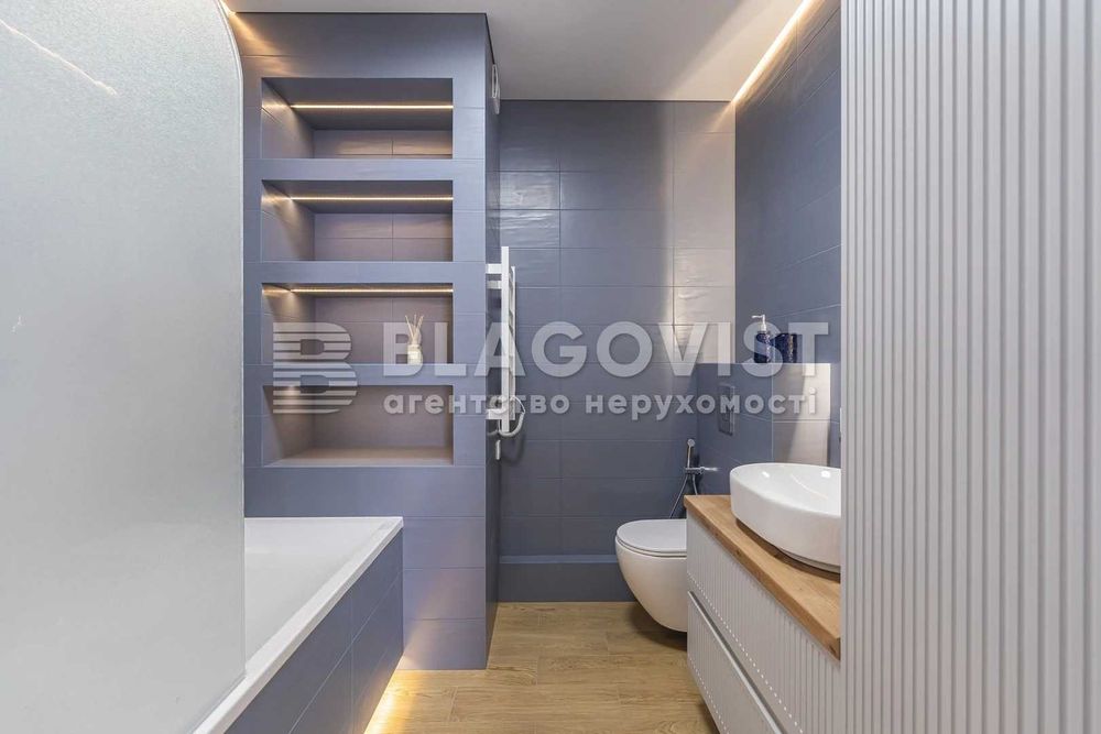 2к кв. 66м2. Новобудова. Метро. Ремонт.