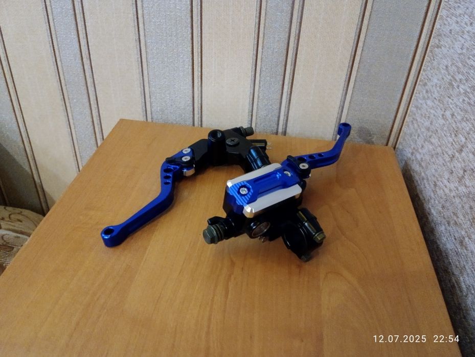 Курки тормоза гідравлічні на ваш мотоцкл