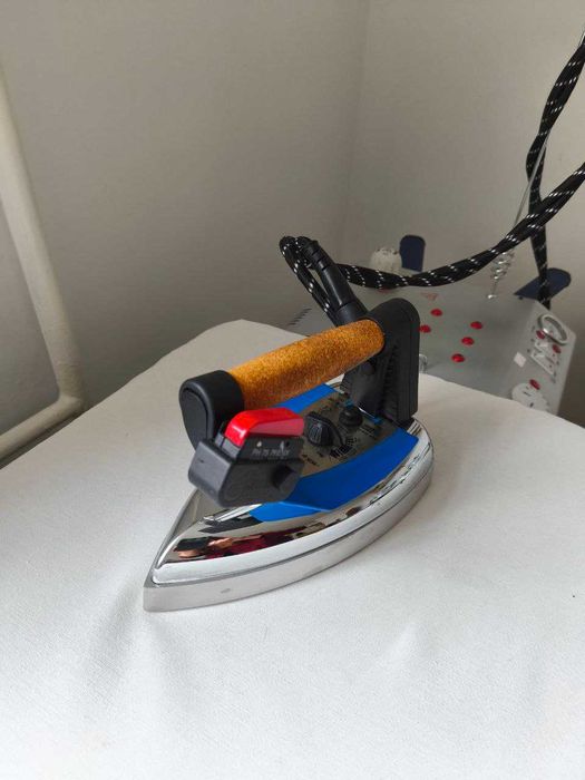 Прасувальна дошка з парогенератором 3,5 л Silter