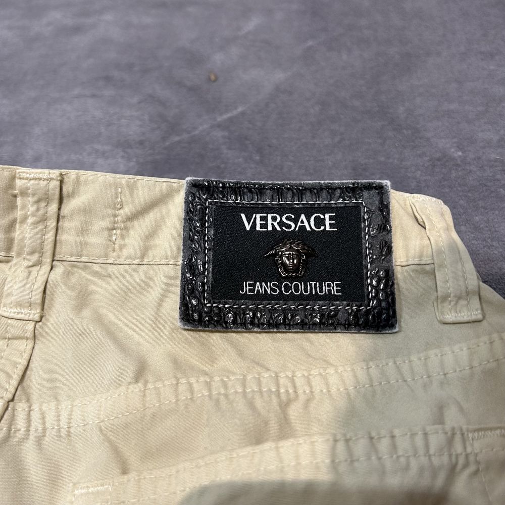 Spodnie chino versace jeans couture mini logo patch