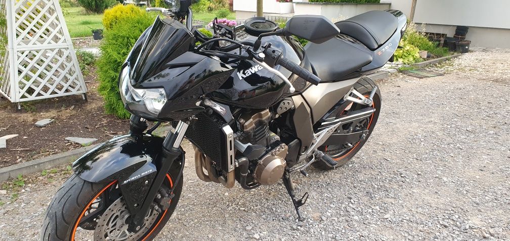 Kawasaki z750.  04 rok