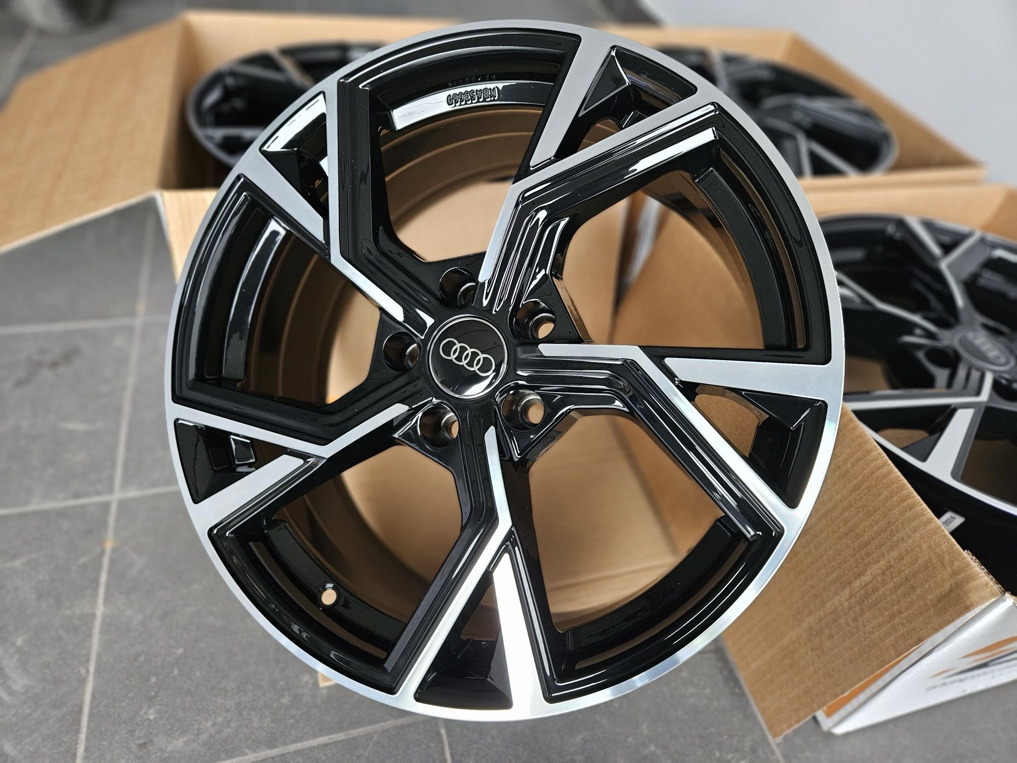 Audi 18  Nowe 5x112 A4 B6 B7 B8 B9 A5 B10 A6 C6 C7 Q3 Q5 Felgi Czarne