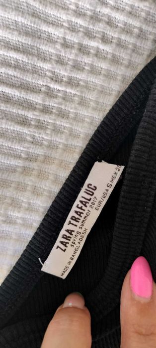 Top curto preto ZARA