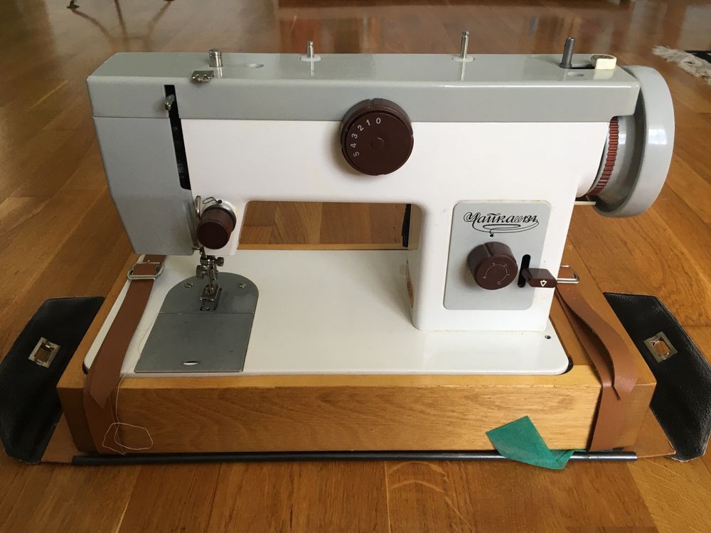 Швейная машинка Чайка-134
