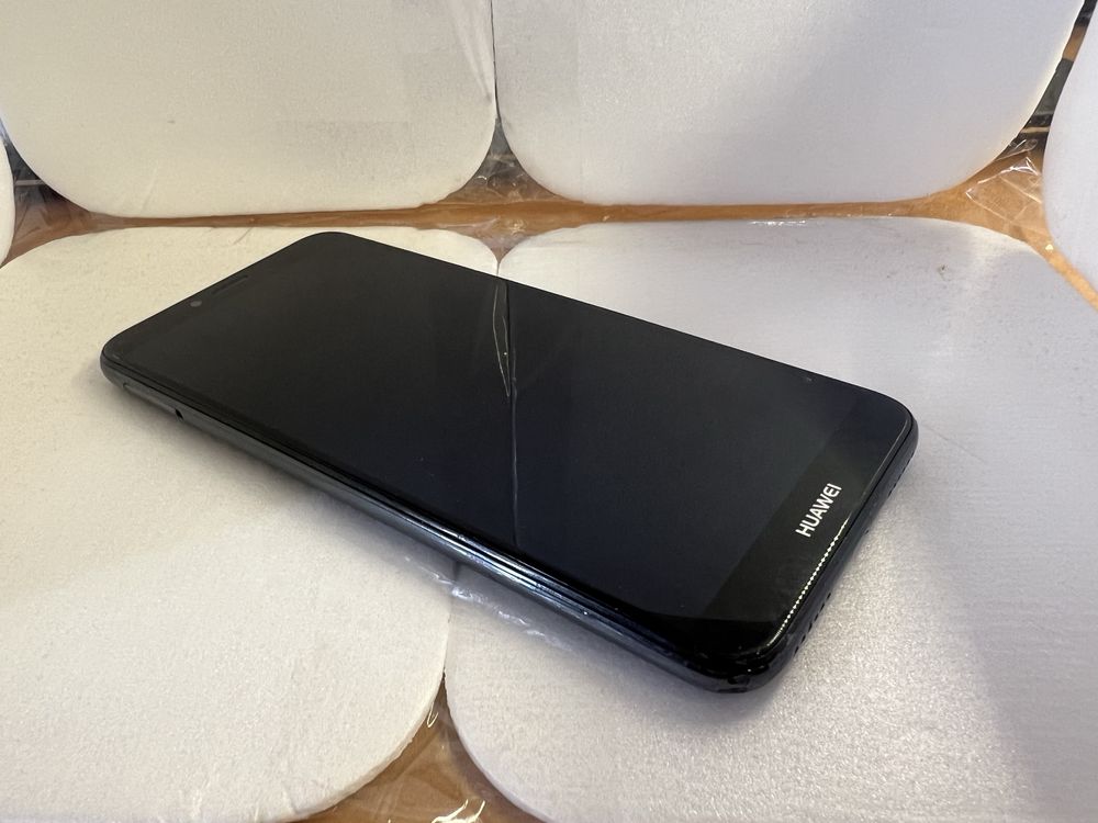 Телефон Huawei Y6 Prime 2018 (ATU-L31) гарний стан