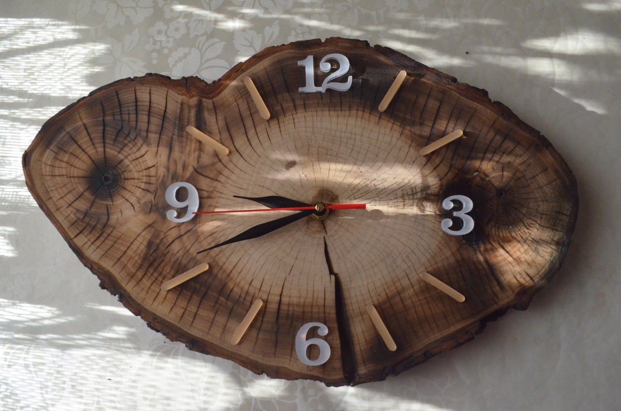 Часы кварцевые из дерева