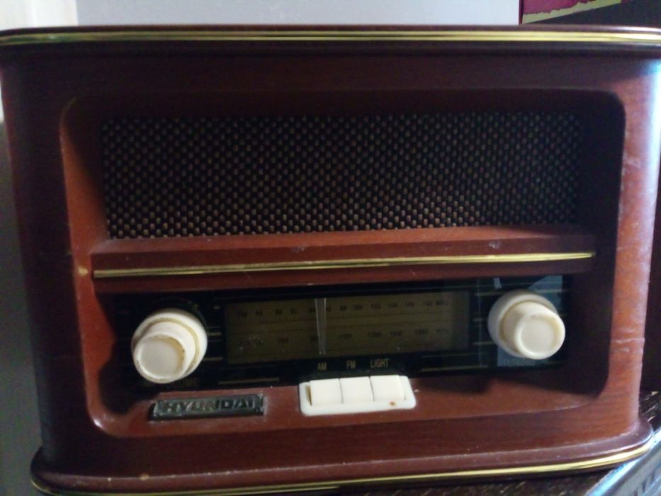 Radio Hyundai Retro – sprawne, stylizowane na stare

Na sprzedaż radio