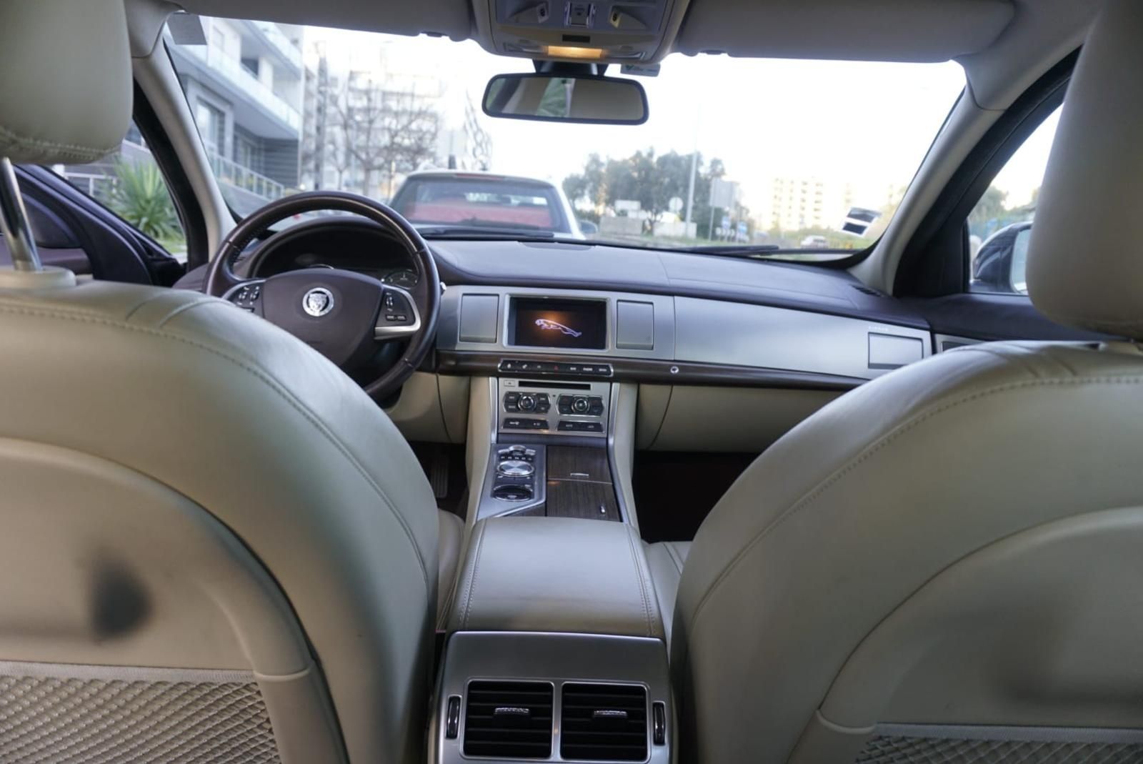 Carro Jaguar XF 2.2 D 2013 Land Rover Limited com 120.000Km