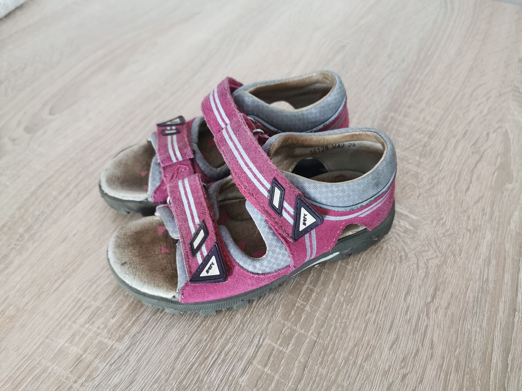 Skórzane sandałki dziewczęce Bartek w rozmiarze 28