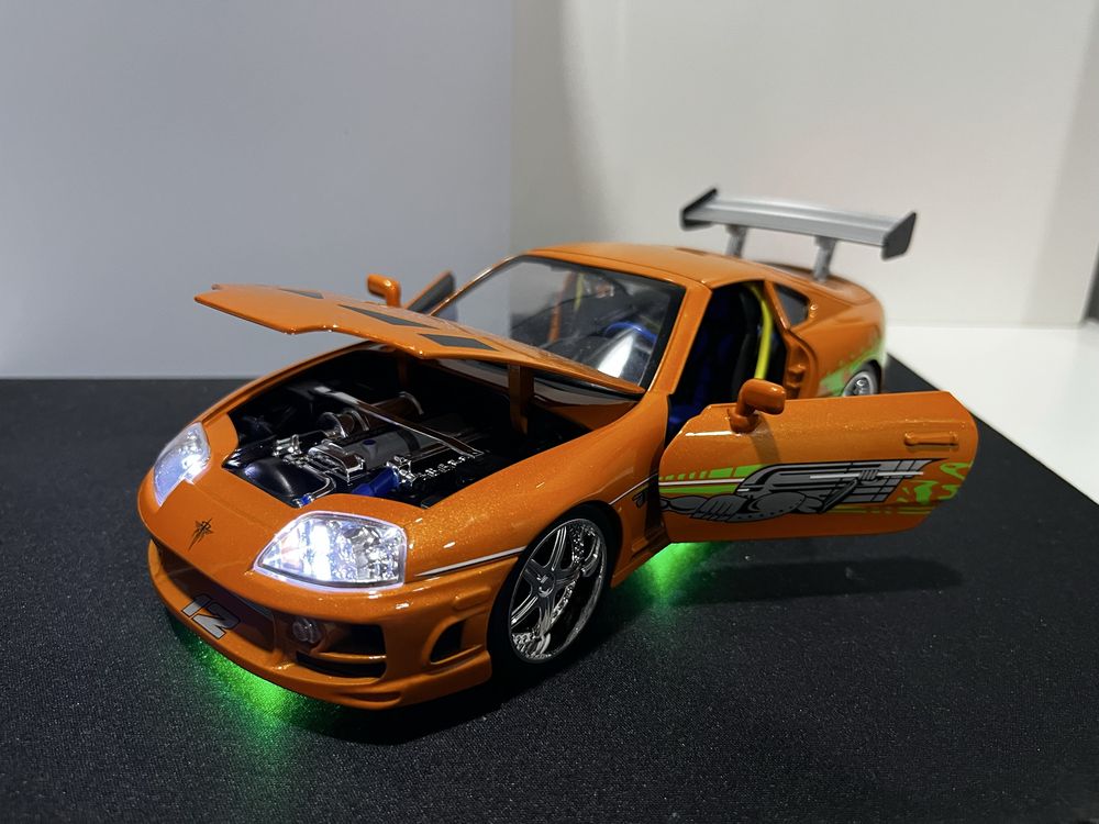 Toyota Supra F&F + Brian 1:18 (Descrição)