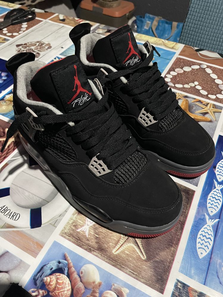 Air Jordan 4 bred